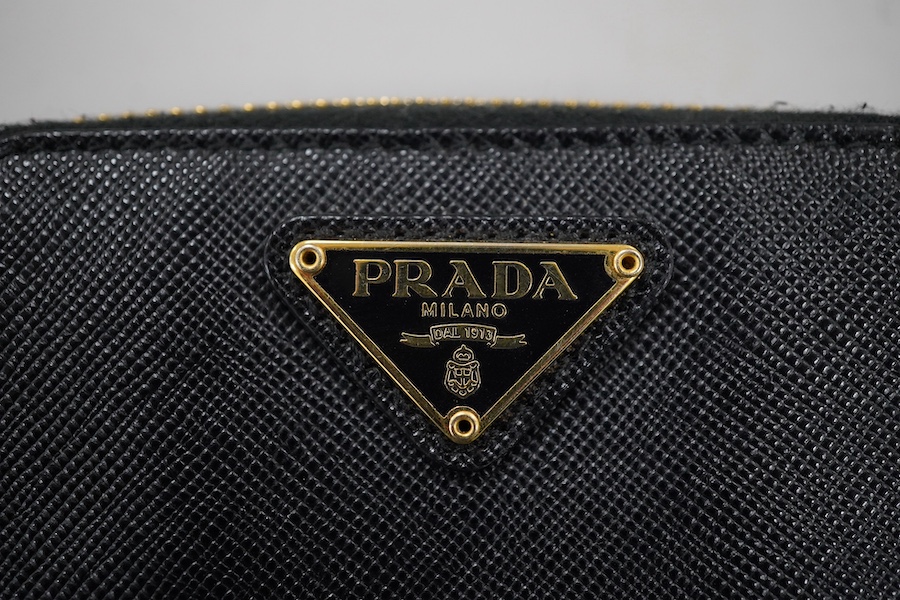 A Prada lady's purse, with authenticity certificate